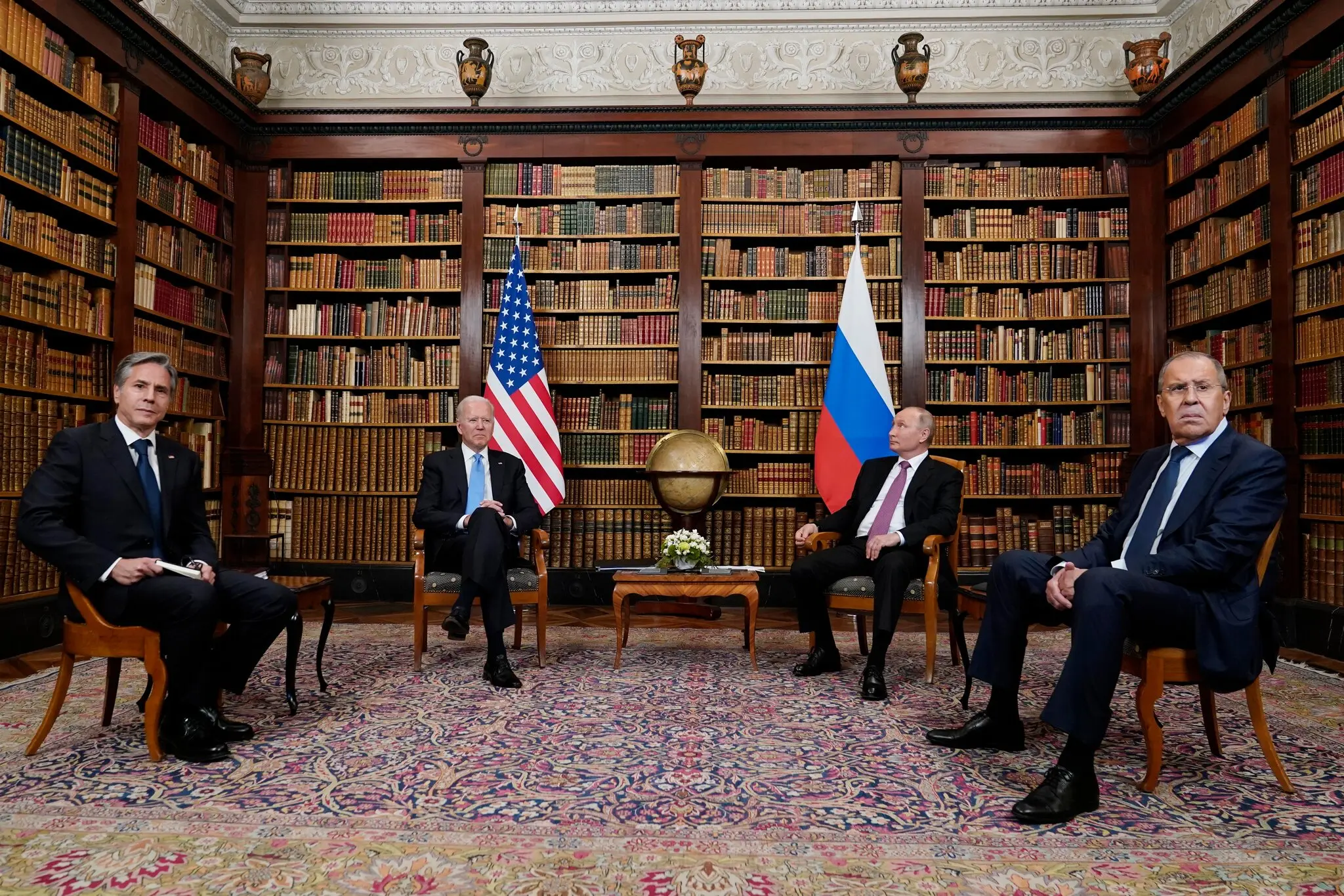 Пан Байден із президентом Росії Володимиром  Путіним у Женеві в червні 2021 року. На саміті вони домовилися, щоб їхні розвідувальні служби спілкувалися щодо питань ув’язнених.